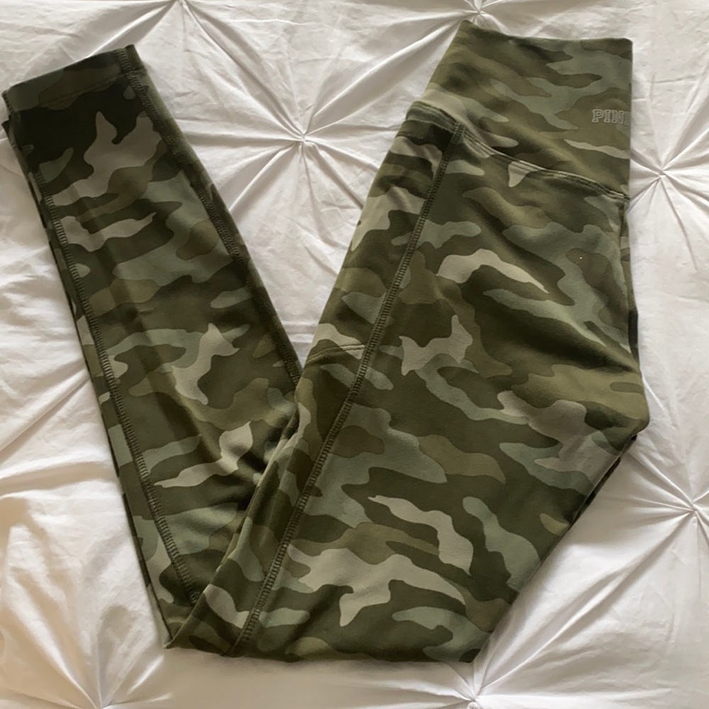 Pink camo print leggings with pockets